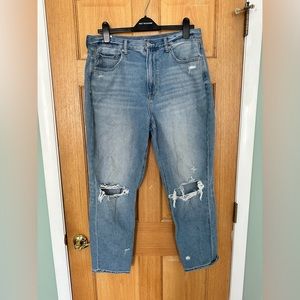 American Eagle distressed boyfriend jean size 14 NWOT